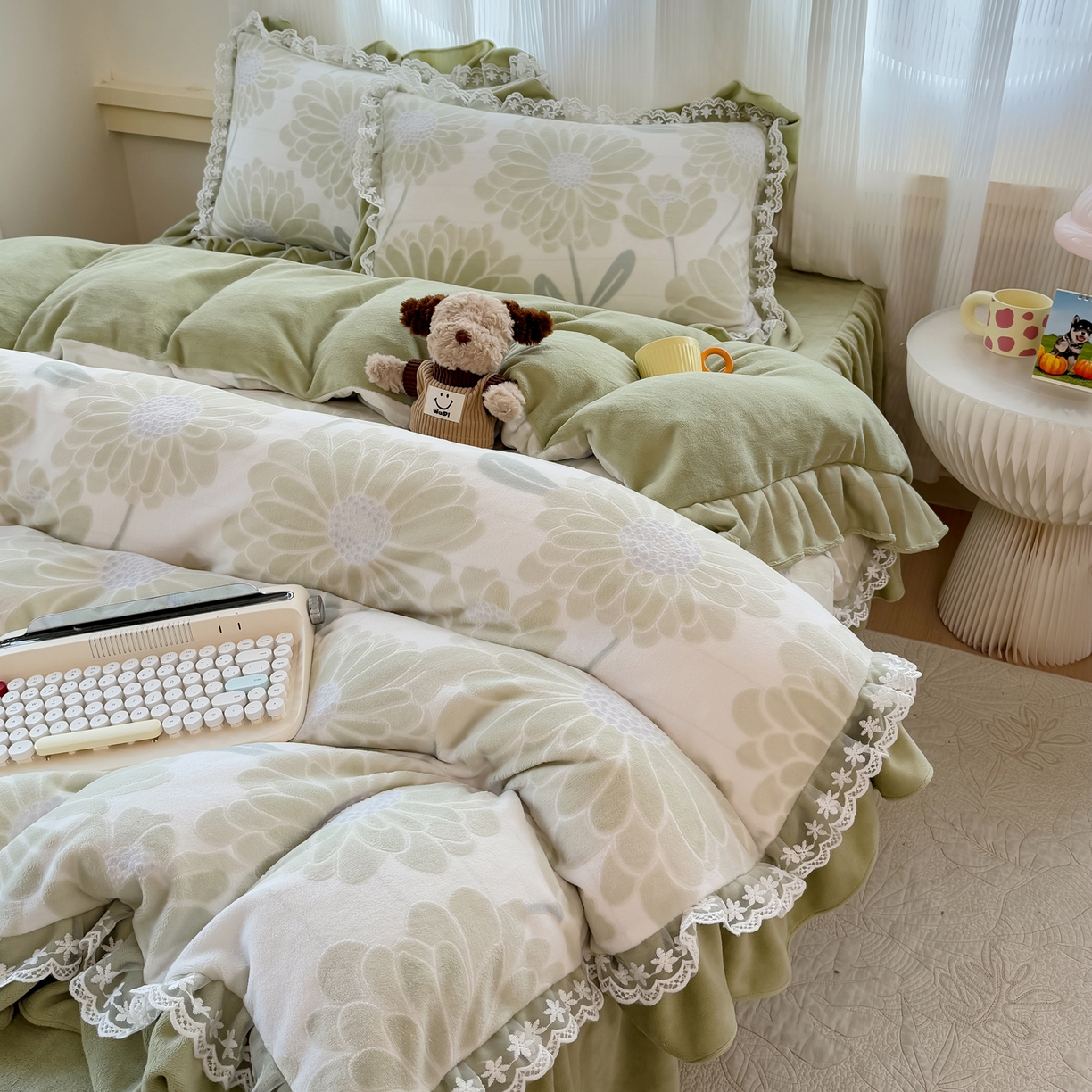 91家纺网 家纺一手货源 找家纺 （总）KA家纺 2025新款冬双层蕾丝花边雕花牛奶绒床裙款四件套