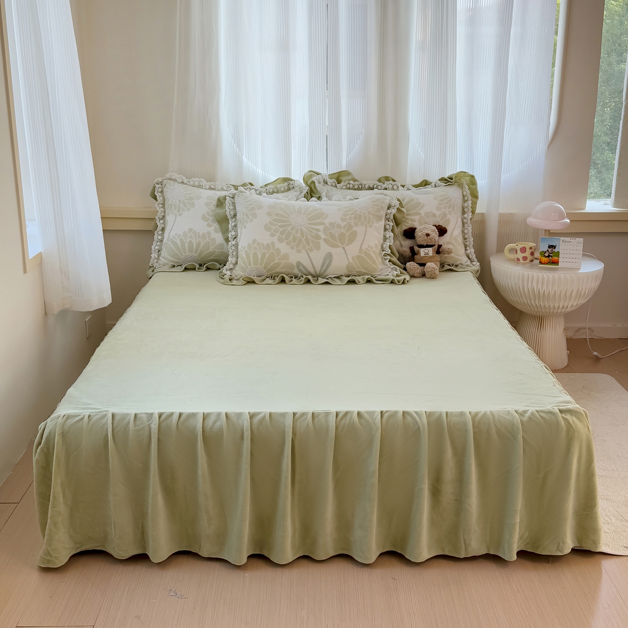 91家纺网 家纺一手货源 找家纺 KA家纺 2025新款冬双层蕾丝花边雕花牛奶绒床裙款四件套 郁郁葱葱