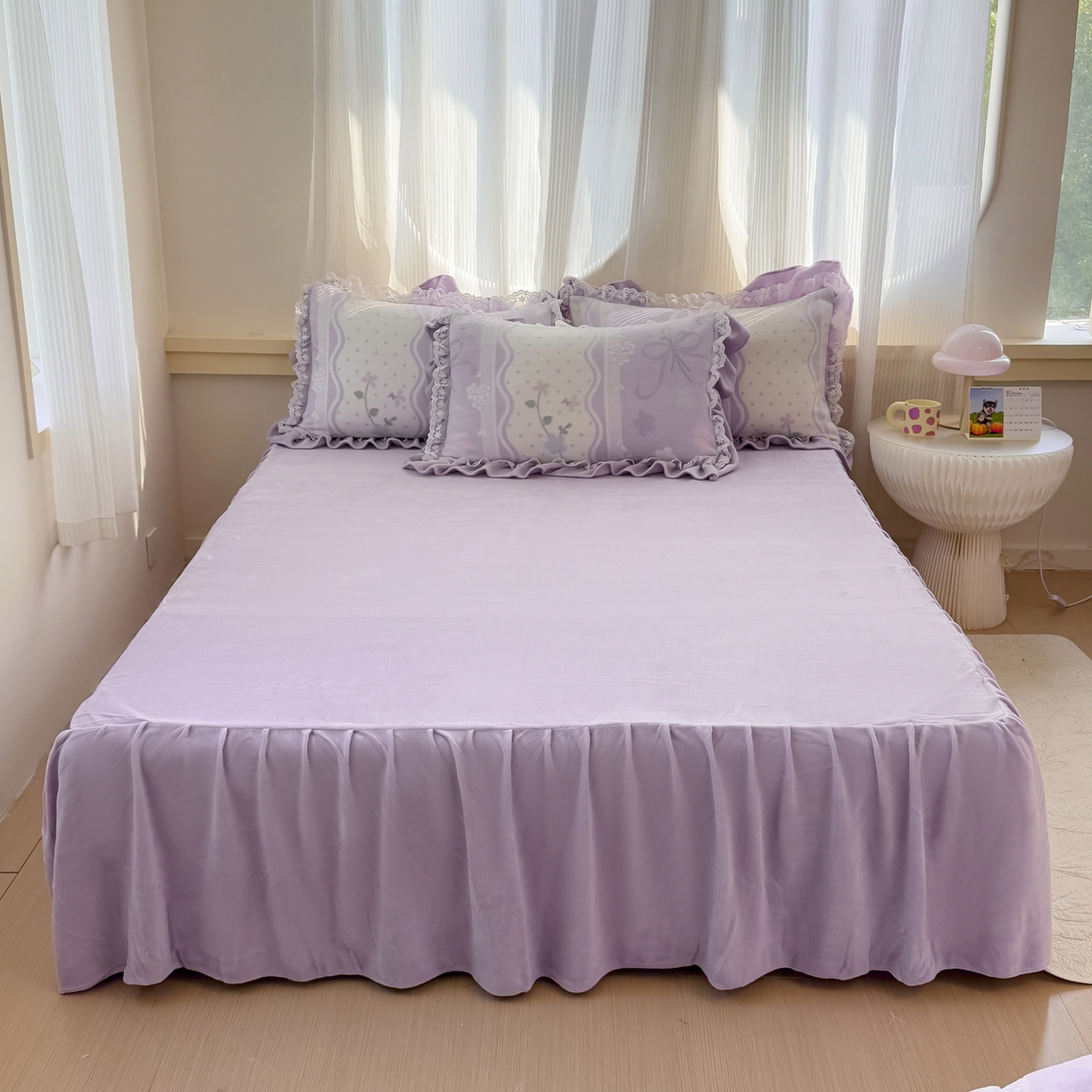 91家纺网 家纺一手货源 找家纺 KA家纺 2025新款冬双层蕾丝花边雕花牛奶绒床裙款四件套 紫气东来