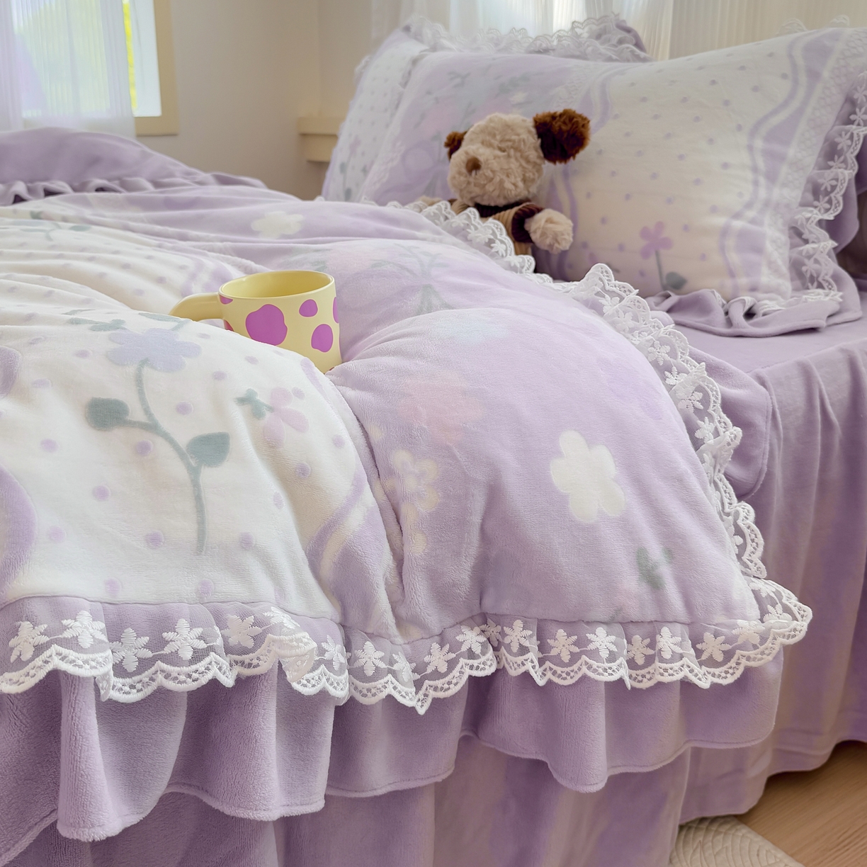 91家纺网 家纺一手货源 找家纺 KA家纺 2025新款冬双层蕾丝花边雕花牛奶绒床裙款四件套 紫气东来