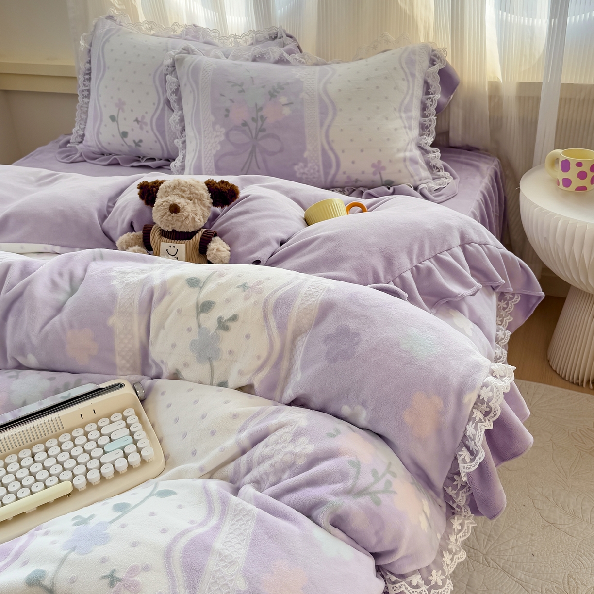 91家纺网 家纺一手货源 找家纺 KA家纺 2025新款冬双层蕾丝花边雕花牛奶绒床裙款四件套 紫气东来