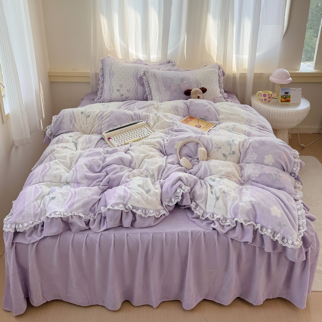 91家纺网 家纺一手货源 找家纺 KA家纺 2025新款冬双层蕾丝花边雕花牛奶绒床裙款四件套 紫气东来