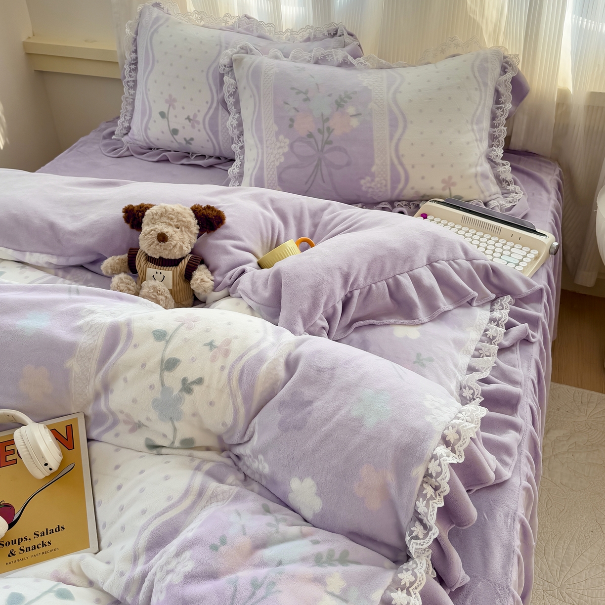 91家纺网 家纺一手货源 找家纺 KA家纺 2025新款冬双层蕾丝花边雕花牛奶绒床裙款四件套 紫气东来