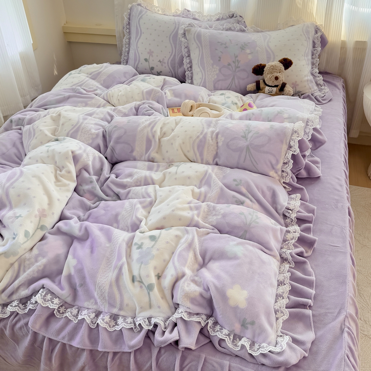 91家纺网 家纺一手货源 找家纺 KA家纺 2025新款冬双层蕾丝花边雕花牛奶绒床裙款四件套 紫气东来