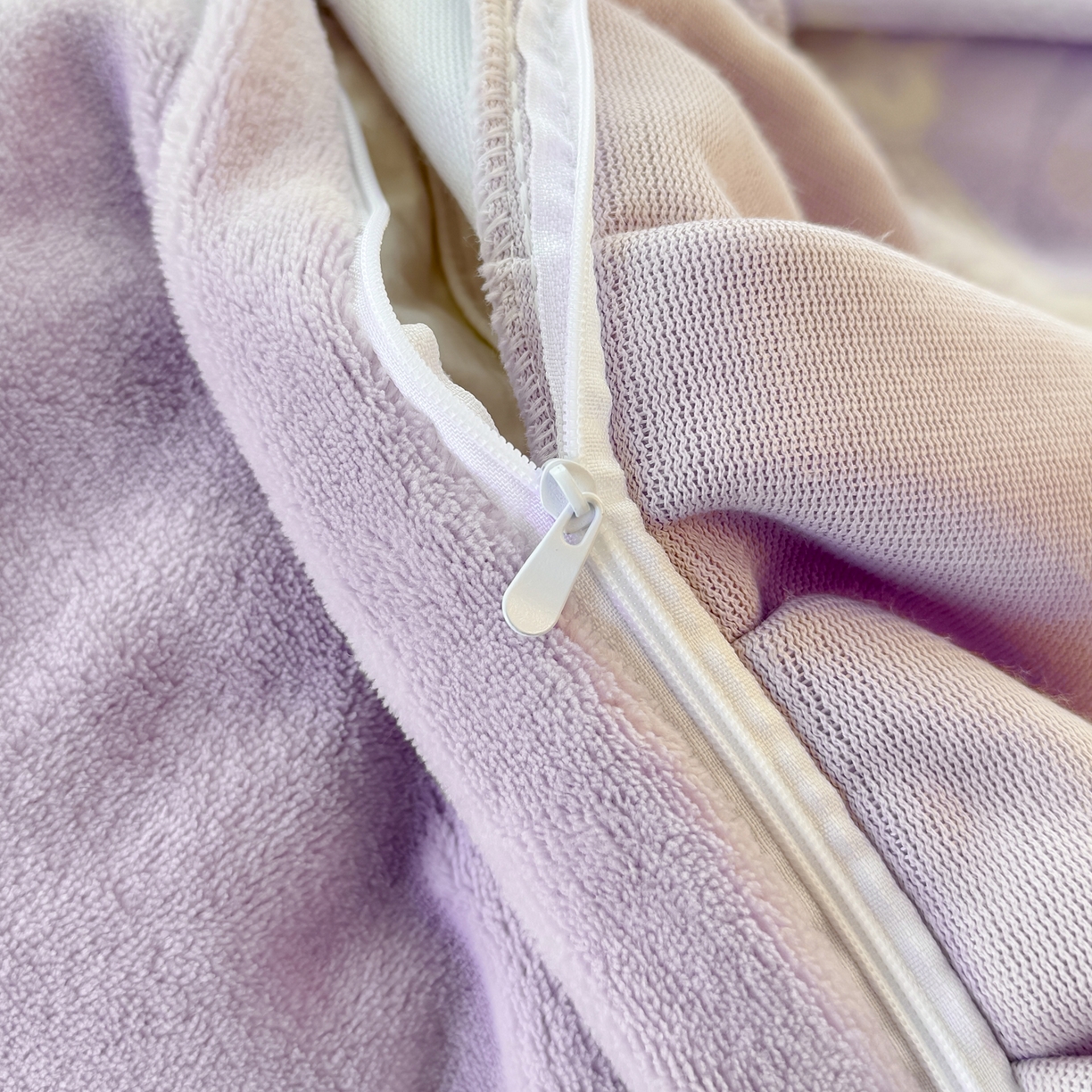 91家纺网 家纺一手货源 找家纺 KA家纺 2025新款冬双层蕾丝花边雕花牛奶绒床裙款四件套 紫气东来