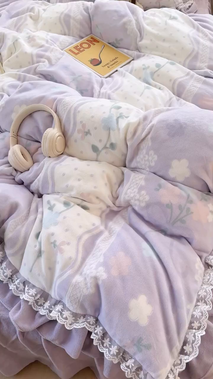 91家纺网 家纺一手货源 找家纺 KA家纺 2025新款冬双层蕾丝花边雕花牛奶绒床裙款四件套 紫气东来