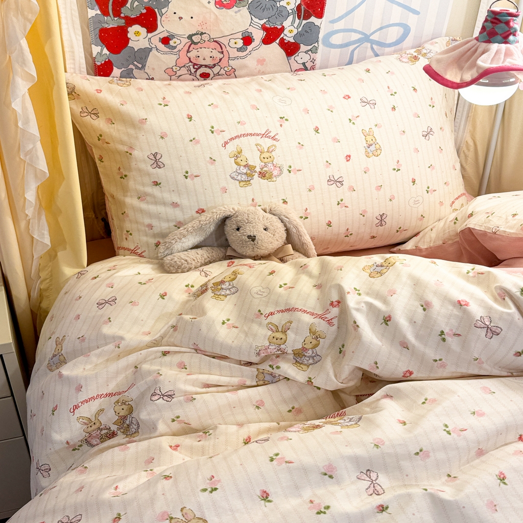 91家纺网 家纺一手货源 找家纺 简宜家居（朝初家纺） 2025新款全棉12868斜纹卡通花卉学生三件套四件套 粉红可爱兔