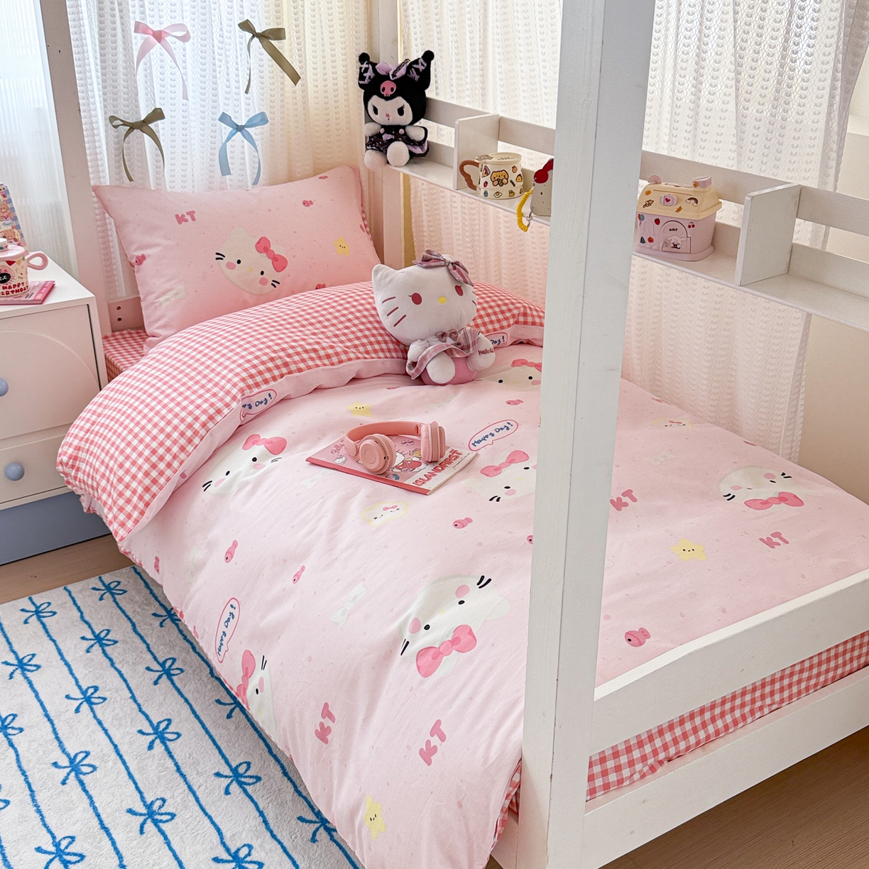 91家纺网 家纺一手货源 找家纺 简宜家居（朝初家纺） 2025新款全棉12868斜纹卡通花卉学生三件套四件套 粉色猫-小格