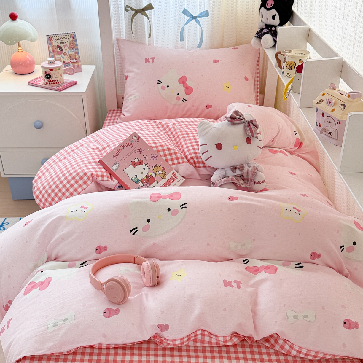 91家纺网 家纺一手货源 找家纺 简宜家居（朝初家纺） 2025新款全棉12868斜纹卡通花卉学生三件套四件套 粉色猫-小格