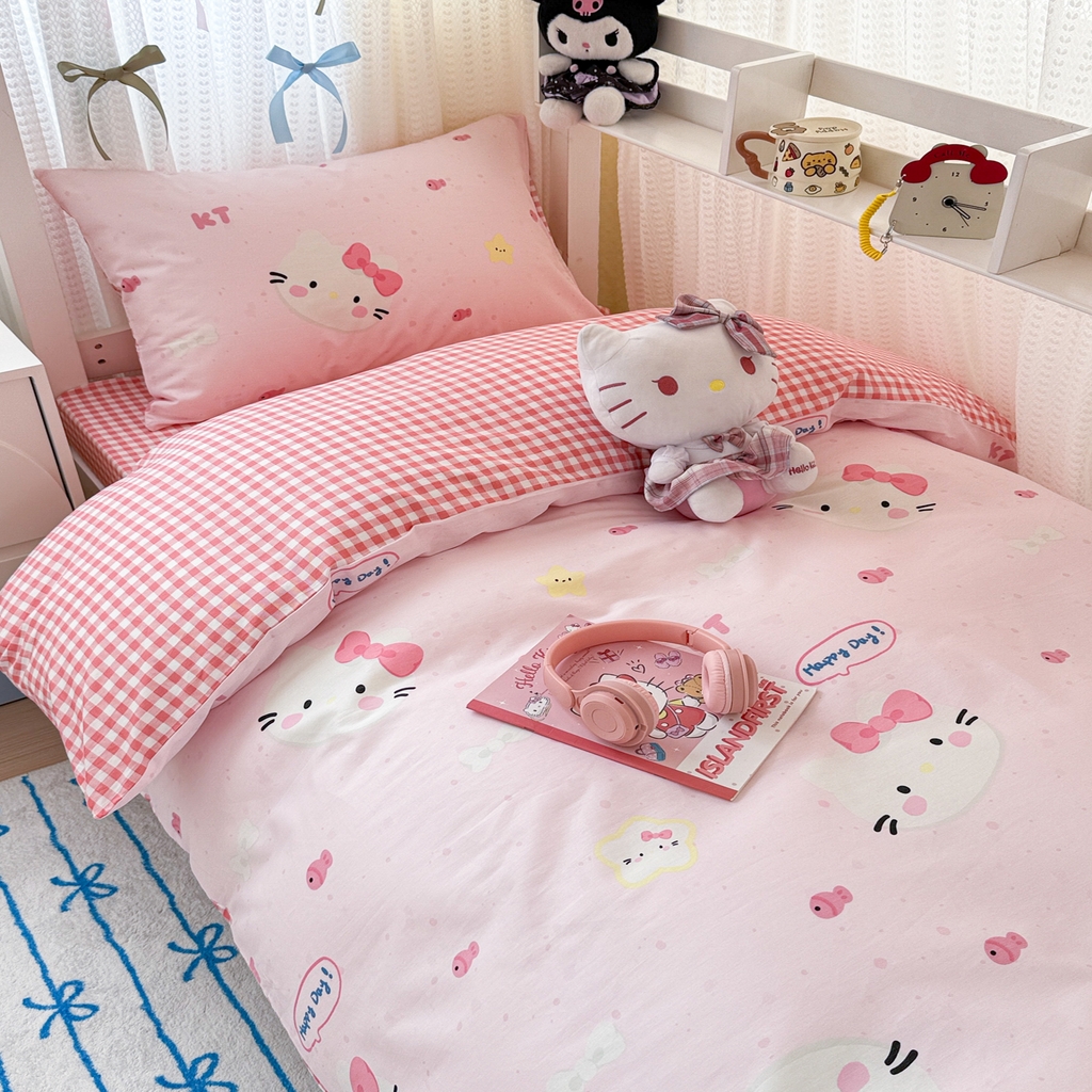 91家纺网 家纺一手货源 找家纺 简宜家居（朝初家纺） 2025新款全棉12868斜纹卡通花卉学生三件套四件套 粉色猫-小格