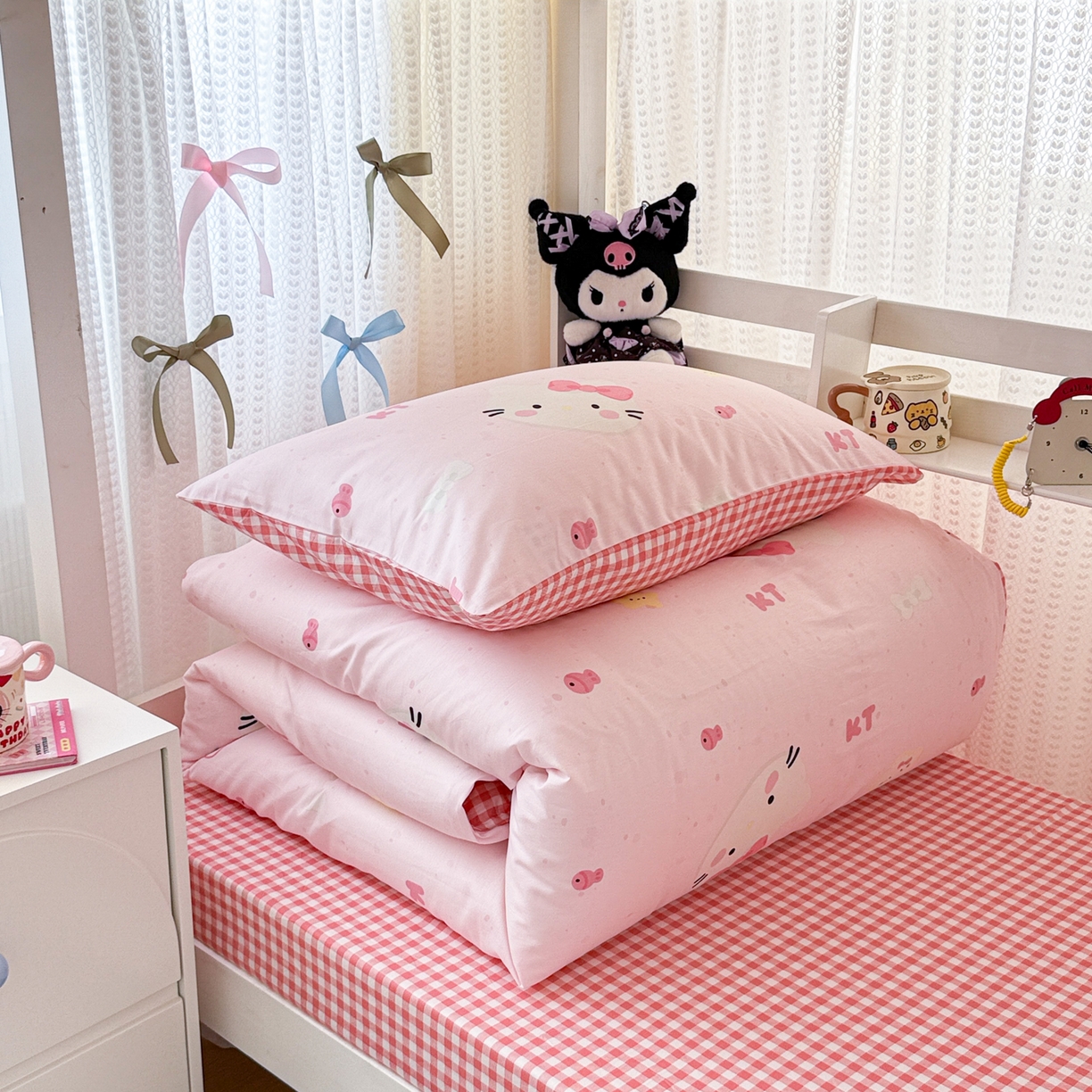 91家纺网 家纺一手货源 找家纺 简宜家居（朝初家纺） 2025新款全棉12868斜纹卡通花卉学生三件套四件套 粉色猫-小格