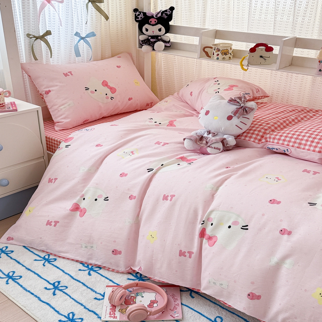 91家纺网 家纺一手货源 找家纺 简宜家居（朝初家纺） 2025新款全棉12868斜纹卡通花卉学生三件套四件套 粉色猫-小格