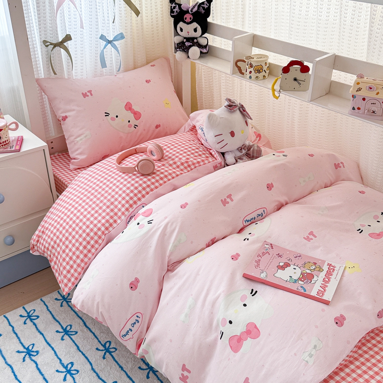 91家纺网 家纺一手货源 找家纺 简宜家居（朝初家纺） 2025新款全棉12868斜纹卡通花卉学生三件套四件套 粉色猫-小格