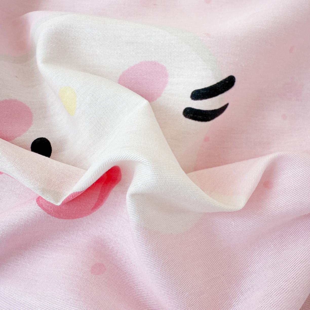 91家纺网 家纺一手货源 找家纺 简宜家居（朝初家纺） 2025新款全棉12868斜纹卡通花卉学生三件套四件套 粉色猫-小格