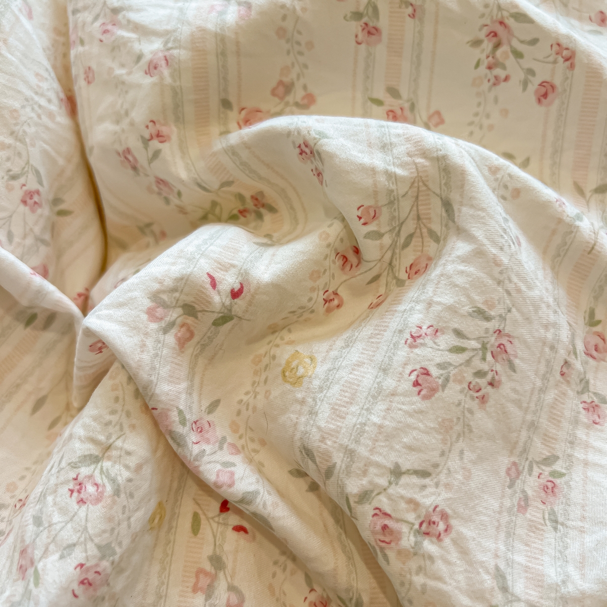 91家纺网 家纺一手货源 找家纺 多乐家纺 2025新款秋冬韩系花卉舒柔棉印花四件套 秘境