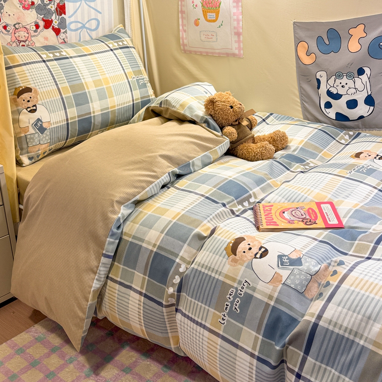 91家纺网 家纺一手货源 找家纺 简宜家居（朝初家纺） 2025新款全棉12868斜纹卡通花卉学生三件套四件套 简约-学院熊