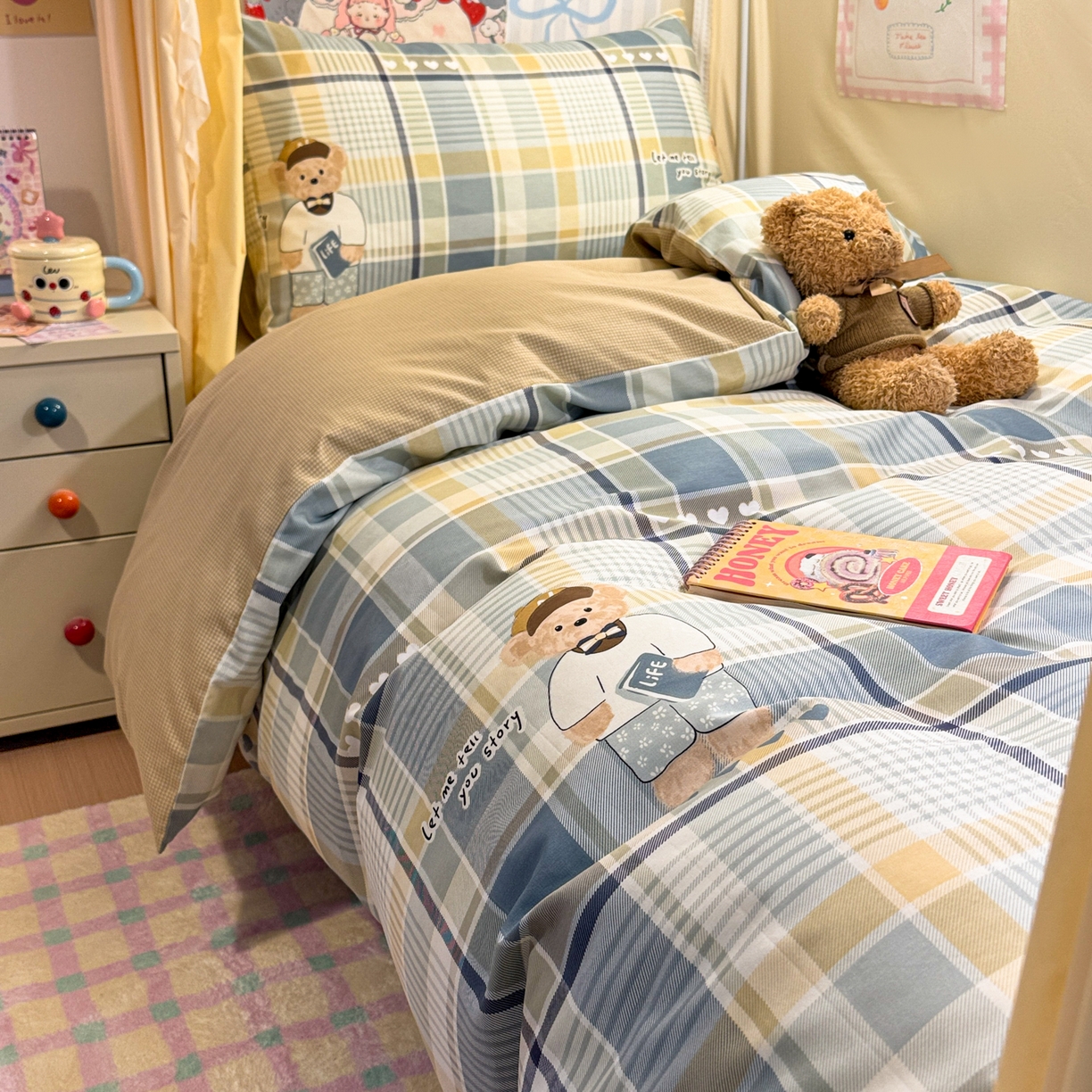 91家纺网 家纺一手货源 找家纺 简宜家居（朝初家纺） 2025新款全棉12868斜纹卡通花卉学生三件套四件套 简约-学院熊