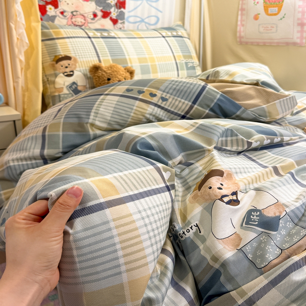 91家纺网 家纺一手货源 找家纺 简宜家居（朝初家纺） 2025新款全棉12868斜纹卡通花卉学生三件套四件套 简约-学院熊