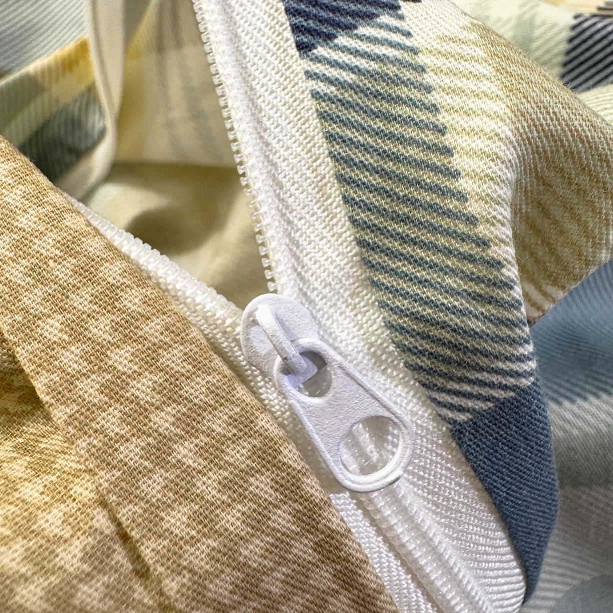 91家纺网 家纺一手货源 找家纺 简宜家居（朝初家纺） 2025新款全棉12868斜纹卡通花卉学生三件套四件套 简约-学院熊