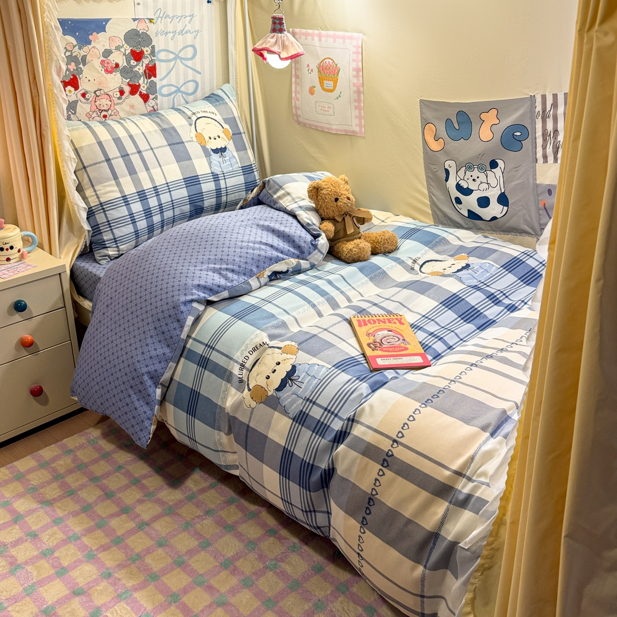 91家纺网 家纺一手货源 找家纺 简宜家居（朝初家纺） 2025新款全棉12868斜纹卡通花卉学生三件套四件套 简约-音乐熊