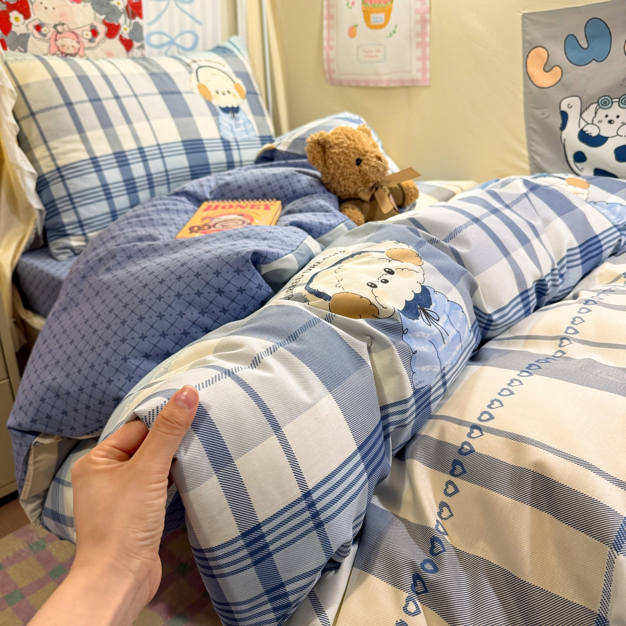 91家纺网 家纺一手货源 找家纺 简宜家居（朝初家纺） 2025新款全棉12868斜纹卡通花卉学生三件套四件套 简约-音乐熊