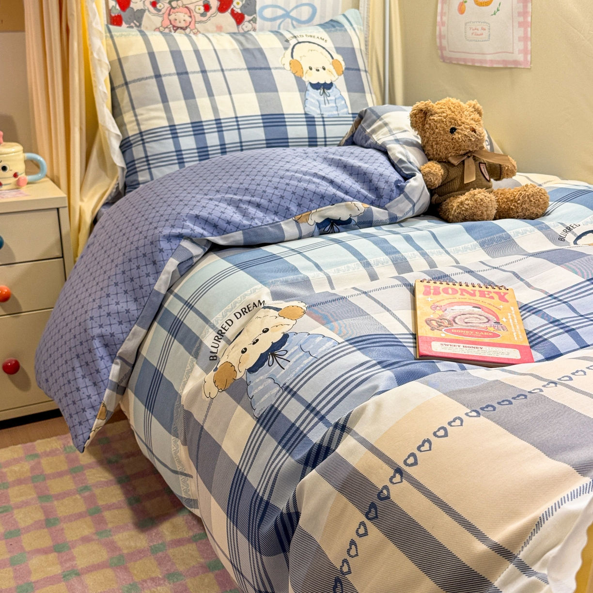 91家纺网 家纺一手货源 找家纺 简宜家居（朝初家纺） 2025新款全棉12868斜纹卡通花卉学生三件套四件套 简约-音乐熊