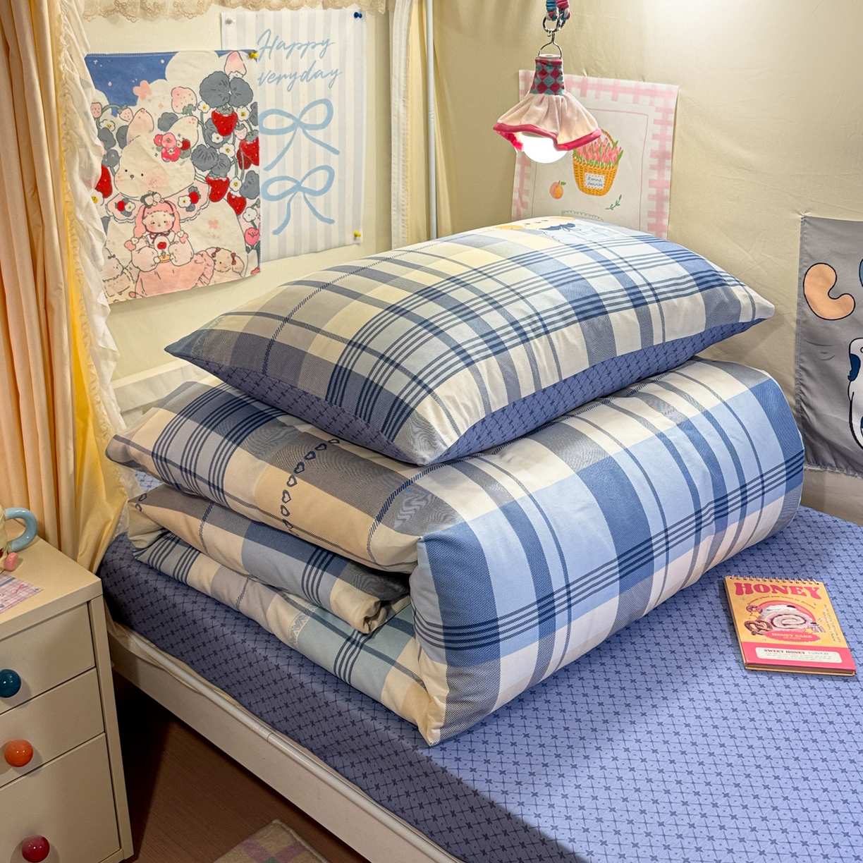 91家纺网 家纺一手货源 找家纺 简宜家居（朝初家纺） 2025新款全棉12868斜纹卡通花卉学生三件套四件套 简约-音乐熊