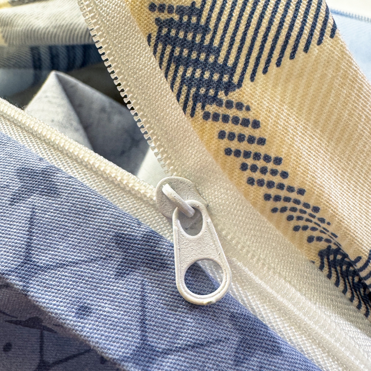 91家纺网 家纺一手货源 找家纺 简宜家居（朝初家纺） 2025新款全棉12868斜纹卡通花卉学生三件套四件套 简约-音乐熊