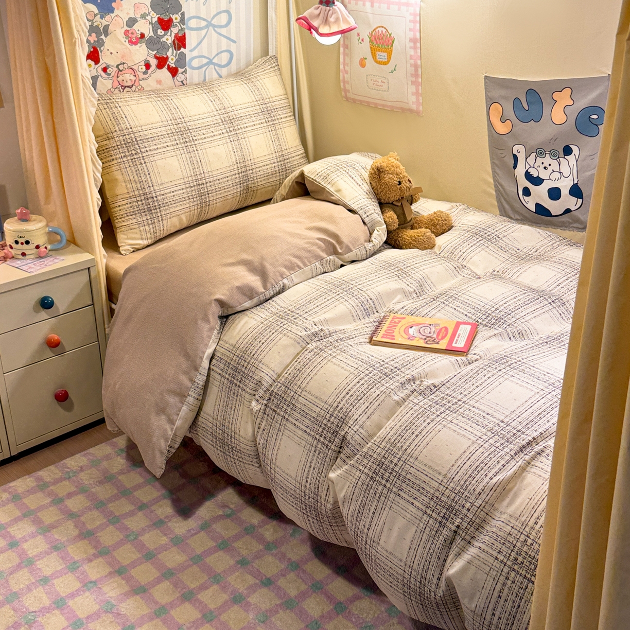 91家纺网 家纺一手货源 找家纺 简宜家居（朝初家纺） 2025新款全棉12868斜纹卡通花卉学生三件套四件套 简约-棕调