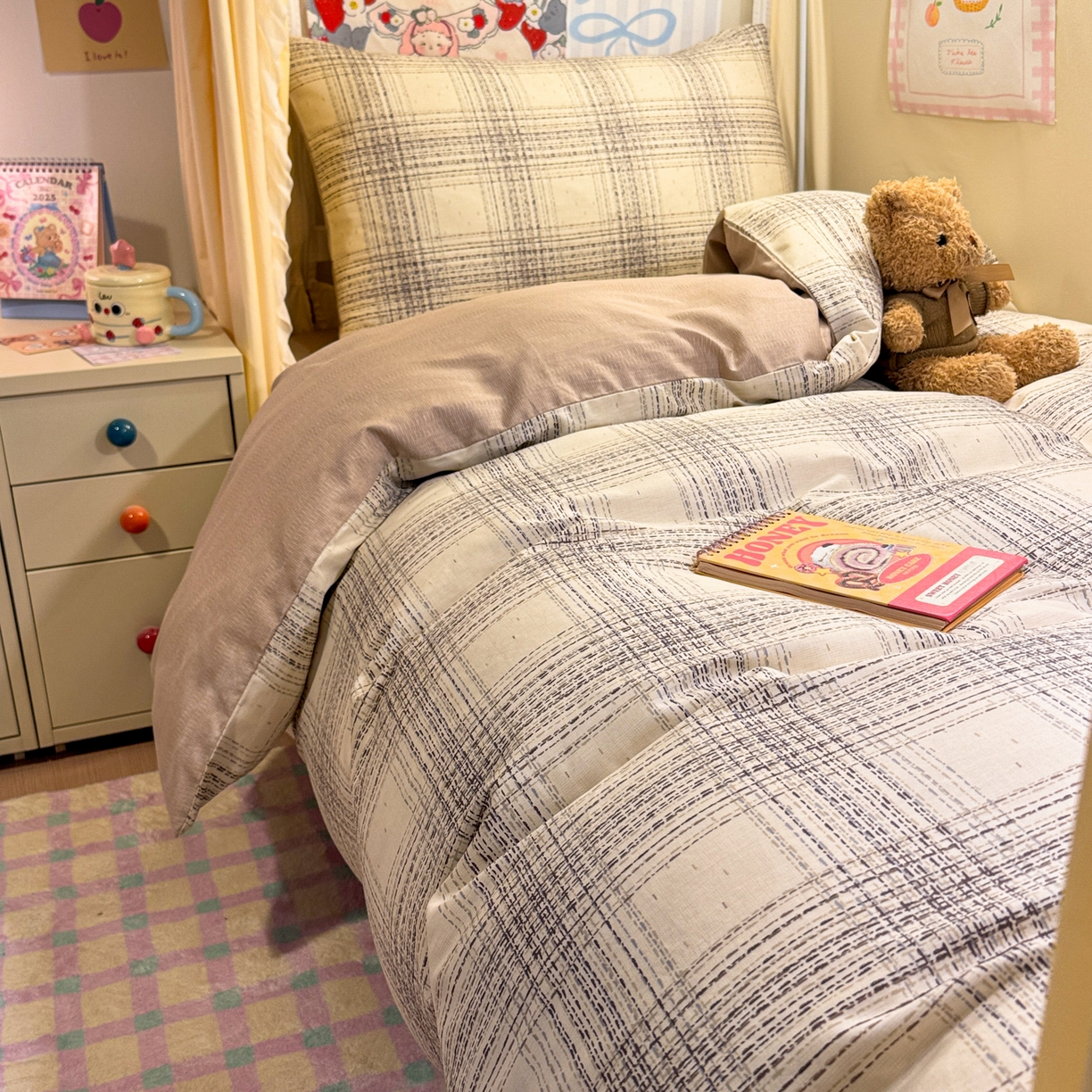 91家纺网 家纺一手货源 找家纺 简宜家居（朝初家纺） 2025新款全棉12868斜纹卡通花卉学生三件套四件套 简约-棕调