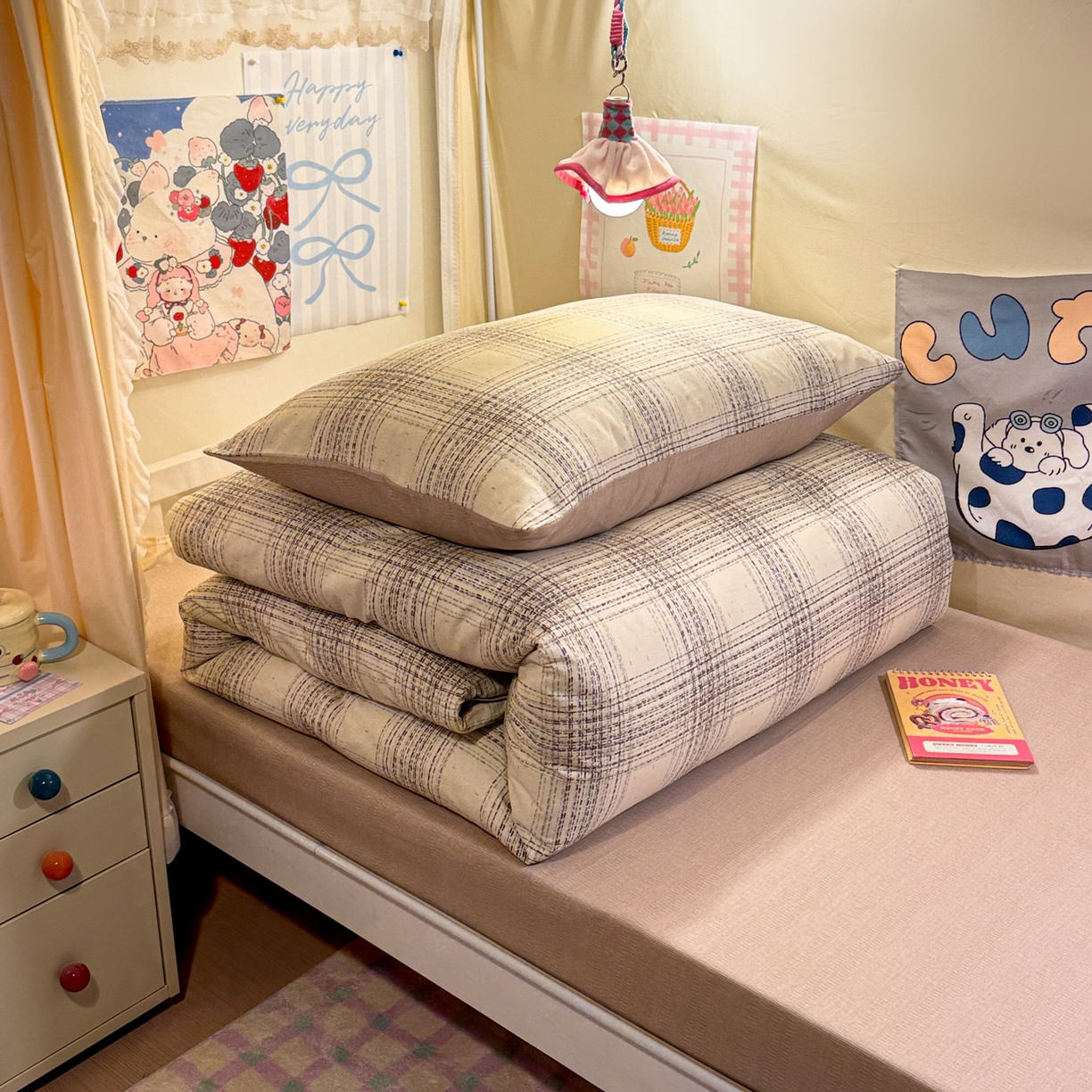 91家纺网 家纺一手货源 找家纺 简宜家居（朝初家纺） 2025新款全棉12868斜纹卡通花卉学生三件套四件套 简约-棕调