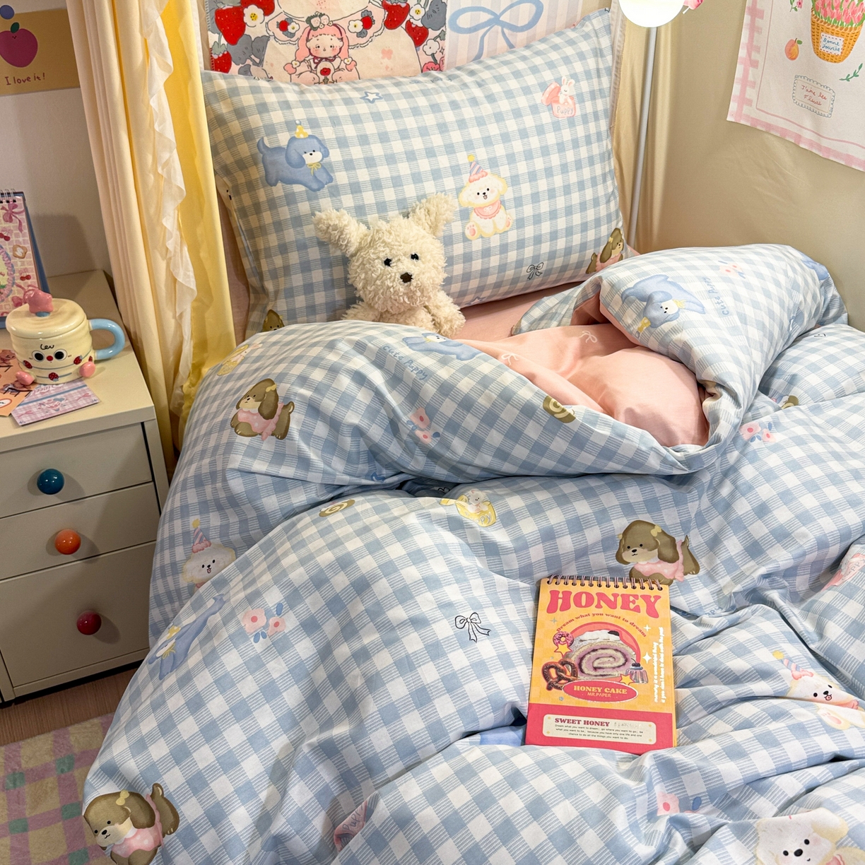 91家纺网 家纺一手货源 找家纺 简宜家居（朝初家纺） 2025新款全棉12868斜纹卡通花卉学生三件套四件套 蓝格欢乐