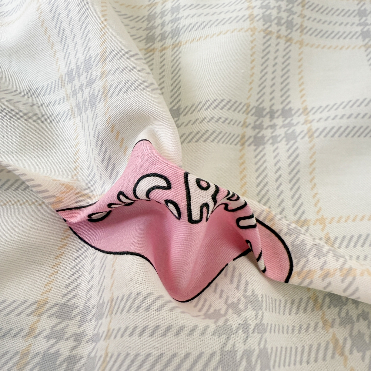 91家纺网 家纺一手货源 找家纺 简宜家居（朝初家纺） 2025新款全棉12868斜纹卡通花卉学生三件套四件套 萌宠格子铺