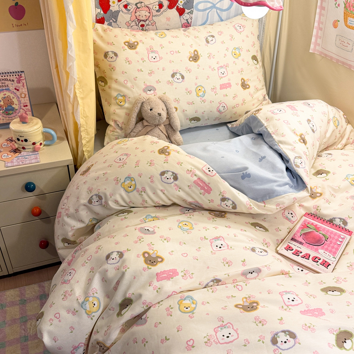 91家纺网 家纺一手货源 找家纺 简宜家居（朝初家纺） 2025新款全棉12868斜纹卡通花卉学生三件套四件套 萌友聚会