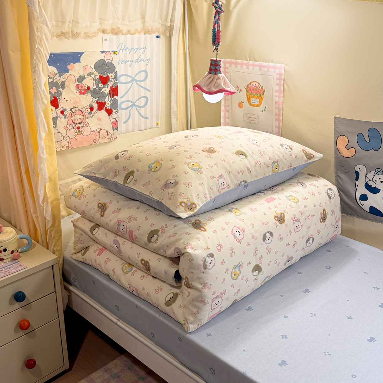 91家纺网 家纺一手货源 找家纺 简宜家居（朝初家纺） 2025新款全棉12868斜纹卡通花卉学生三件套四件套 萌友聚会
