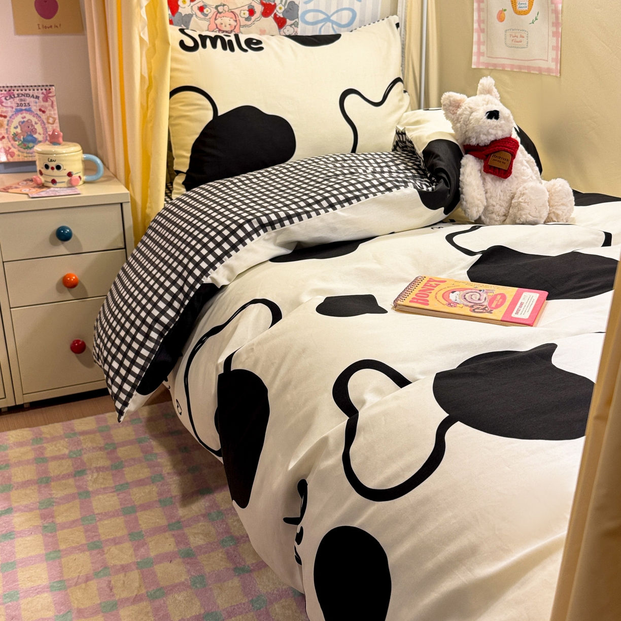 91家纺网 家纺一手货源 找家纺 简宜家居（朝初家纺） 2025新款全棉12868斜纹卡通花卉学生三件套四件套 奶牛smile