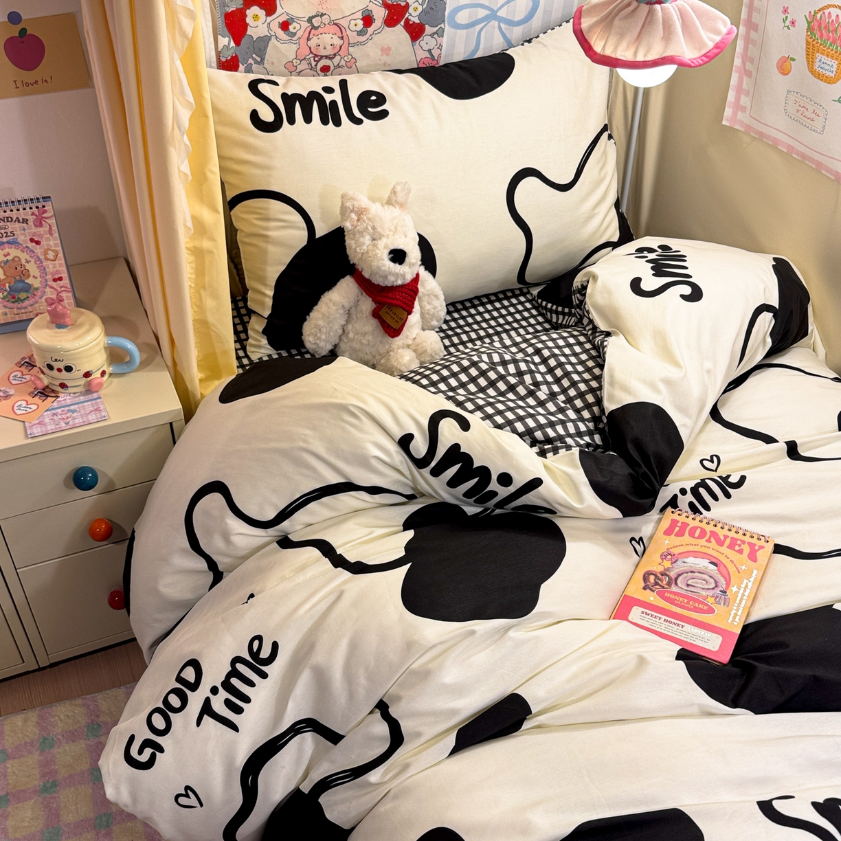 91家纺网 家纺一手货源 找家纺 简宜家居（朝初家纺） 2025新款全棉12868斜纹卡通花卉学生三件套四件套 奶牛smile