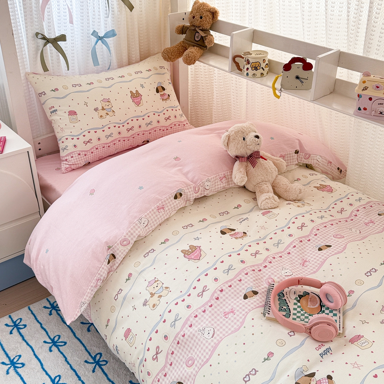 91家纺网 家纺一手货源 找家纺 简宜家居（朝初家纺） 2025新款全棉12868斜纹卡通花卉学生三件套四件套 甜心萌犬