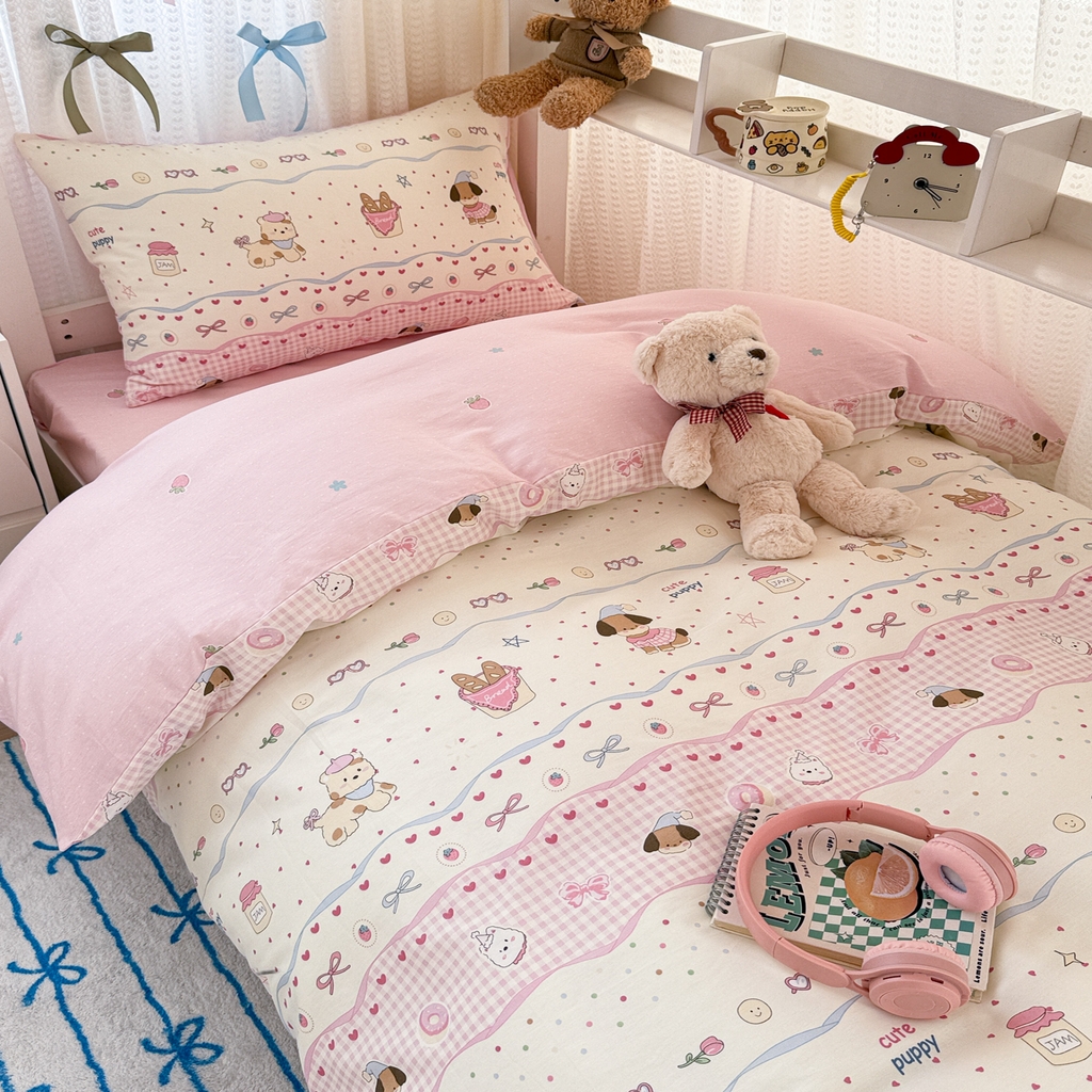 91家纺网 家纺一手货源 找家纺 简宜家居（朝初家纺） 2025新款全棉12868斜纹卡通花卉学生三件套四件套 甜心萌犬