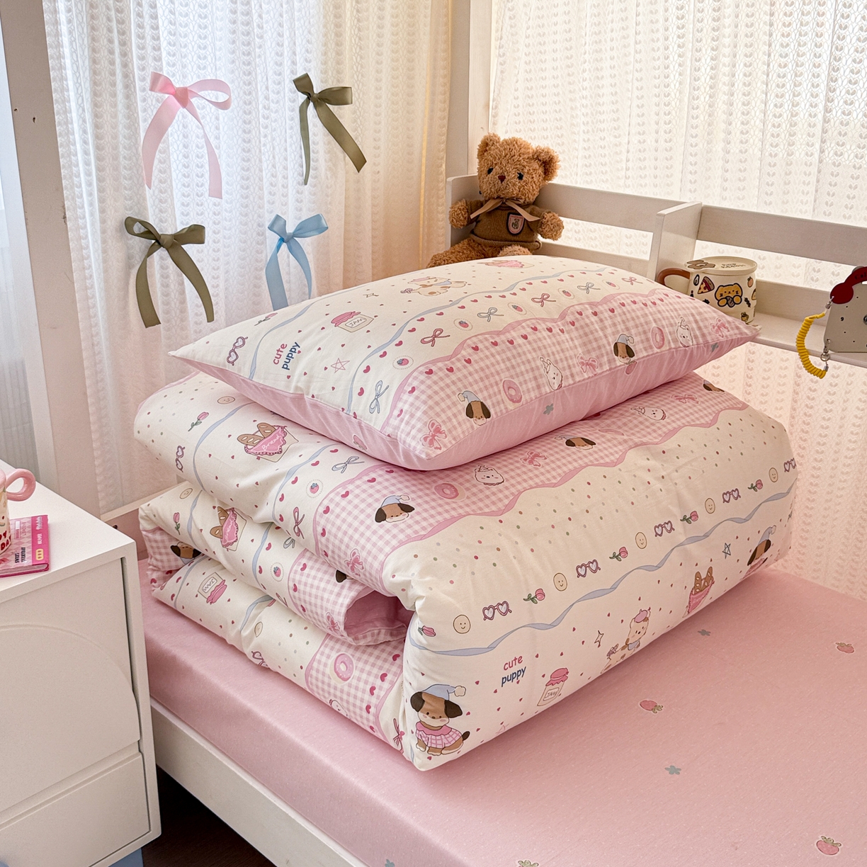 91家纺网 家纺一手货源 找家纺 简宜家居（朝初家纺） 2025新款全棉12868斜纹卡通花卉学生三件套四件套 甜心萌犬