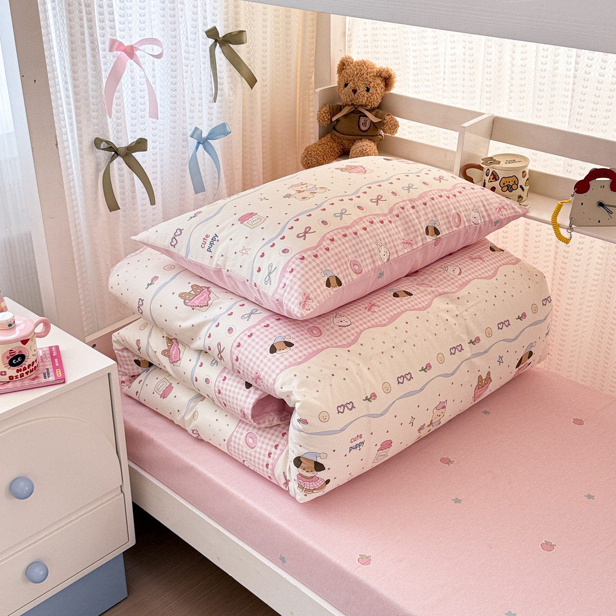 91家纺网 家纺一手货源 找家纺 简宜家居（朝初家纺） 2025新款全棉12868斜纹卡通花卉学生三件套四件套 甜心萌犬