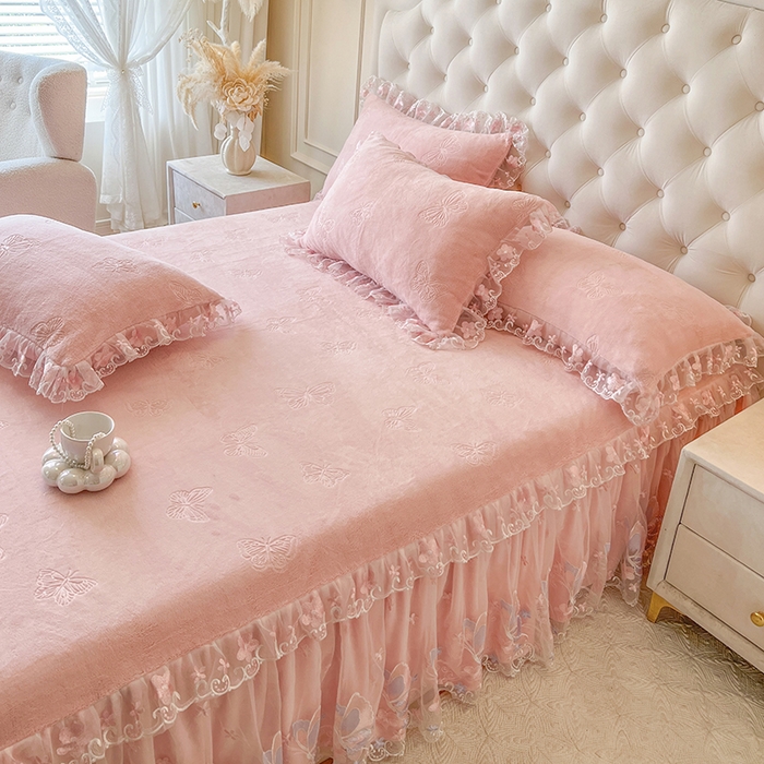 91家纺网 家纺一手货源 找家纺 网红馆（ck家纺） 2025新款牛奶绒刺绣四件套-蝴蝶纷飞系列 蝴蝶纷飞-粉