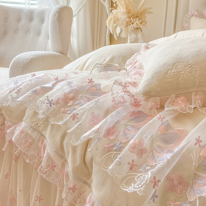 91家纺网 家纺一手货源 找家纺 网红馆（ck家纺） 2025新款牛奶绒刺绣四件套-蝴蝶纷飞系列 蝴蝶纷飞-米