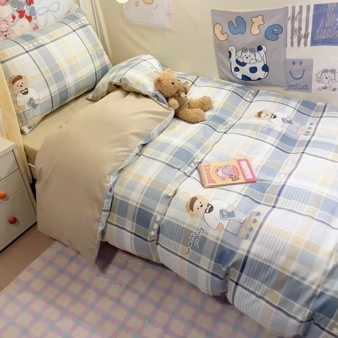 91家纺网 家纺一手货源 找家纺 简宜家居（朝初家纺） 2025新款全棉12868斜纹卡通花卉学生三件套四件套 简约-学院熊