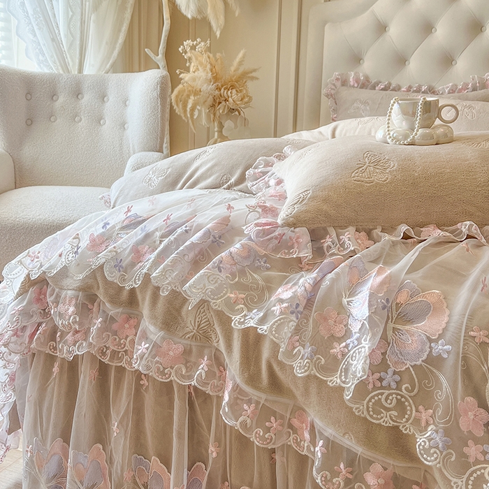 91家纺网 家纺一手货源 找家纺 网红馆（ck家纺） 2025新款牛奶绒刺绣单床裙 床裙单件-蝴蝶纷飞系列 蝴蝶纷飞-咖