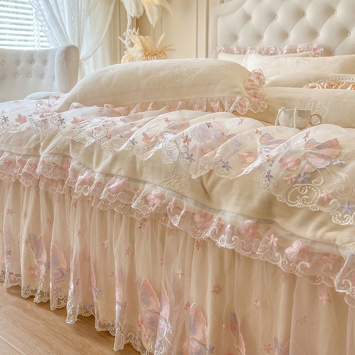 91家纺网 家纺一手货源 找家纺 网红馆（ck家纺） 2025新款牛奶绒刺绣单床裙 床裙单件-蝴蝶纷飞系列 蝴蝶纷飞-米