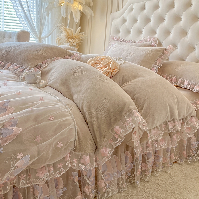 91家纺网 家纺一手货源 找家纺 网红馆（ck家纺） 2025新款牛奶绒刺绣单床裙 床裙单件-蝴蝶纷飞系列 蝴蝶纷飞-咖