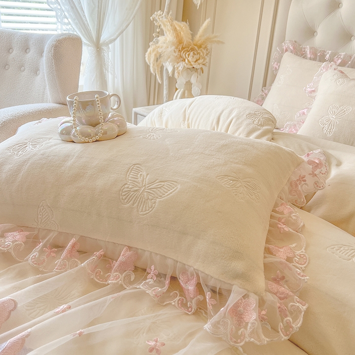 91家纺网 家纺一手货源 找家纺 网红馆（ck家纺） 2025新款牛奶绒刺绣单床裙 床裙单件-蝴蝶纷飞系列 蝴蝶纷飞-米