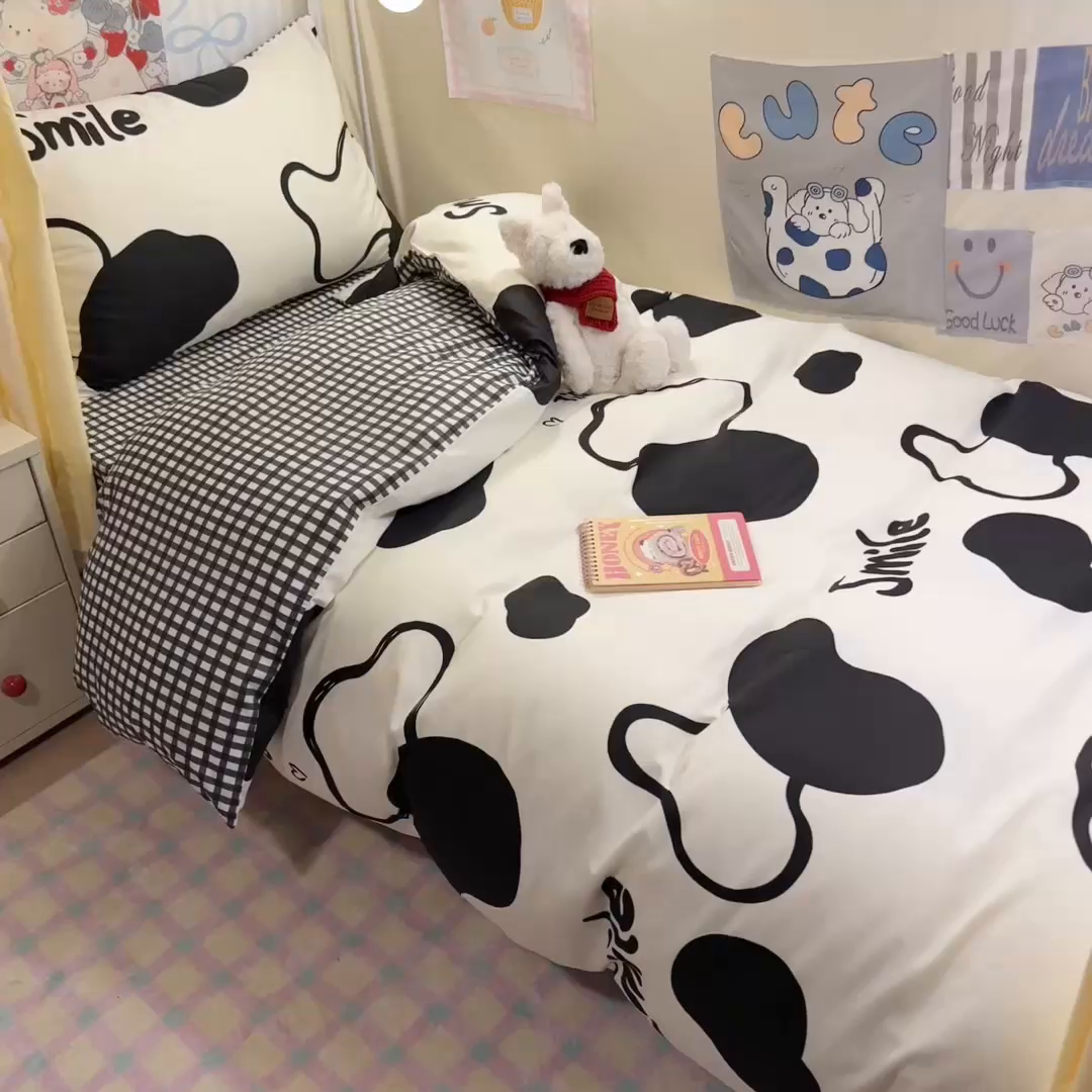 91家纺网 家纺一手货源 找家纺 简宜家居（朝初家纺） 2025新款全棉12868斜纹卡通花卉学生三件套四件套 奶牛smile