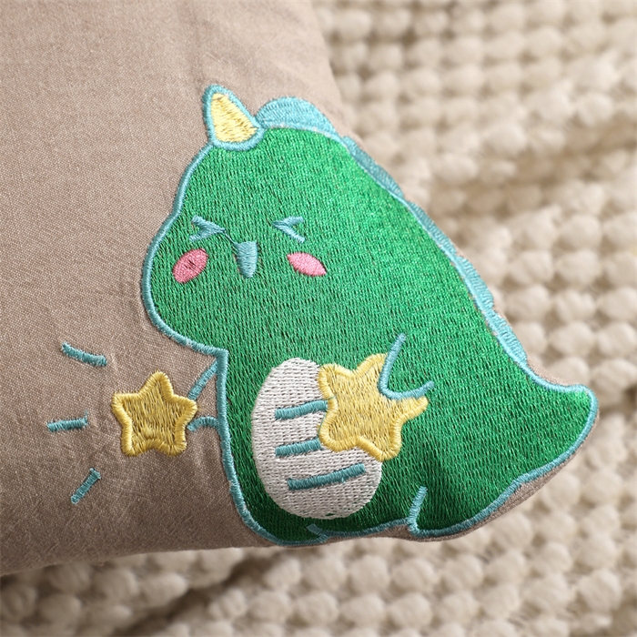 91家纺网 家纺一手货源 找家纺 大熊枕芯 2025新款水洗棉全棉刺绣儿童枕枕头枕芯 咖色-恐龙